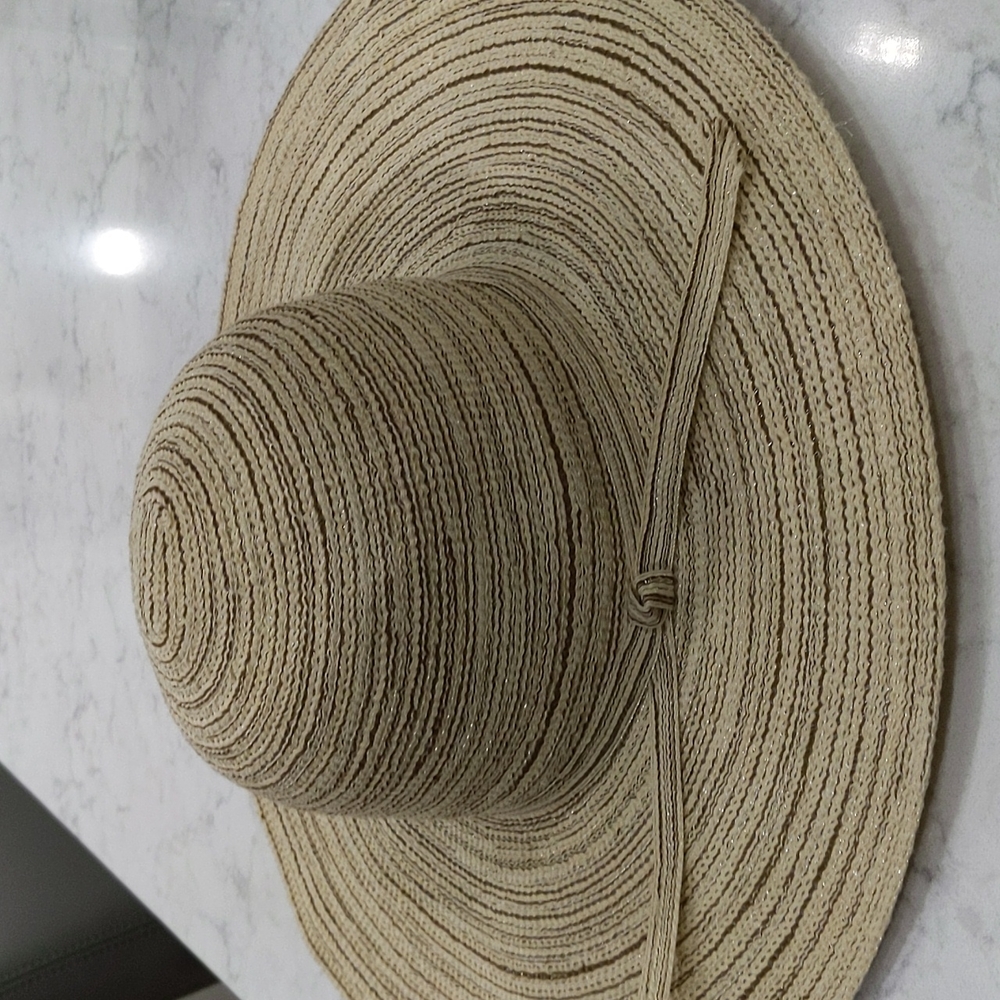 Wide brim hat tan and brown